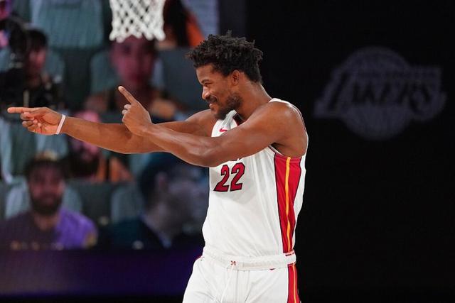 中国男篮不敌塞尔维亚 李凯尔6分4板赵睿13分