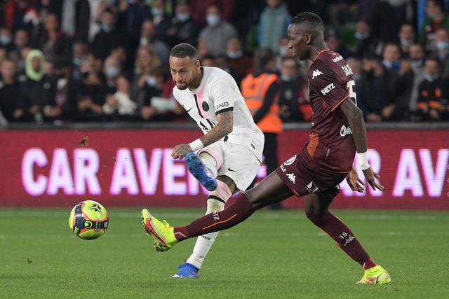 萨林杰17+20费尔德37分 深圳力克山西8连胜